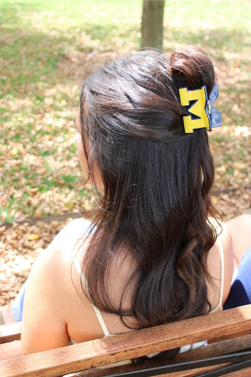 Michigan® Block M Logo Claw | FiZZY U Collegiate Hair Clip – Fizzy