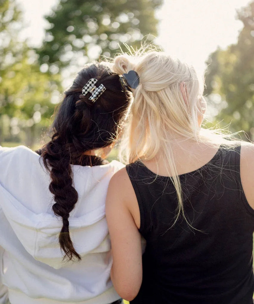 Tailgate collegiate hair claw clip in 2x2 size and a Houndstooth pattern by Fizzy