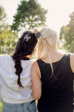 Tailgate collegiate hair claw clip in 2x2 size and a Houndstooth pattern by Fizzy